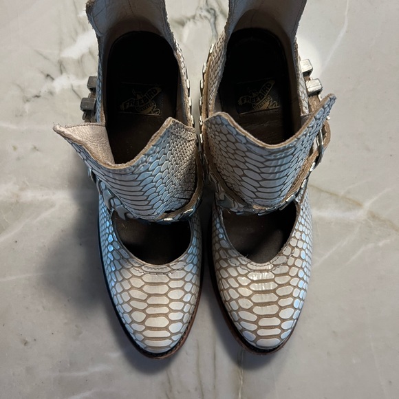 Freebird by Steven Snakeskin booties cowboy size 7 Gently Used - Picture 4 of 6
